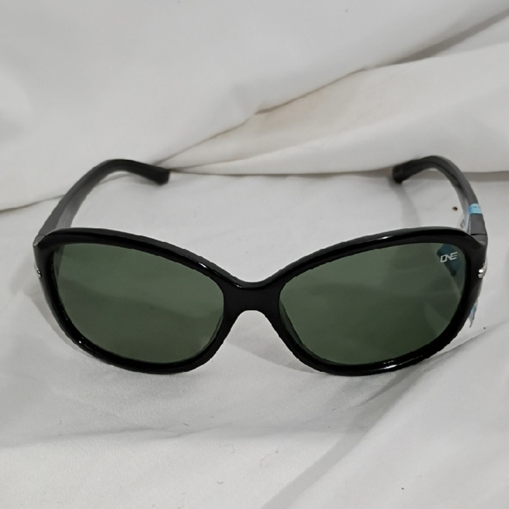 NWT One Polarized Jezebel Black Round Sunglasses No Case Included